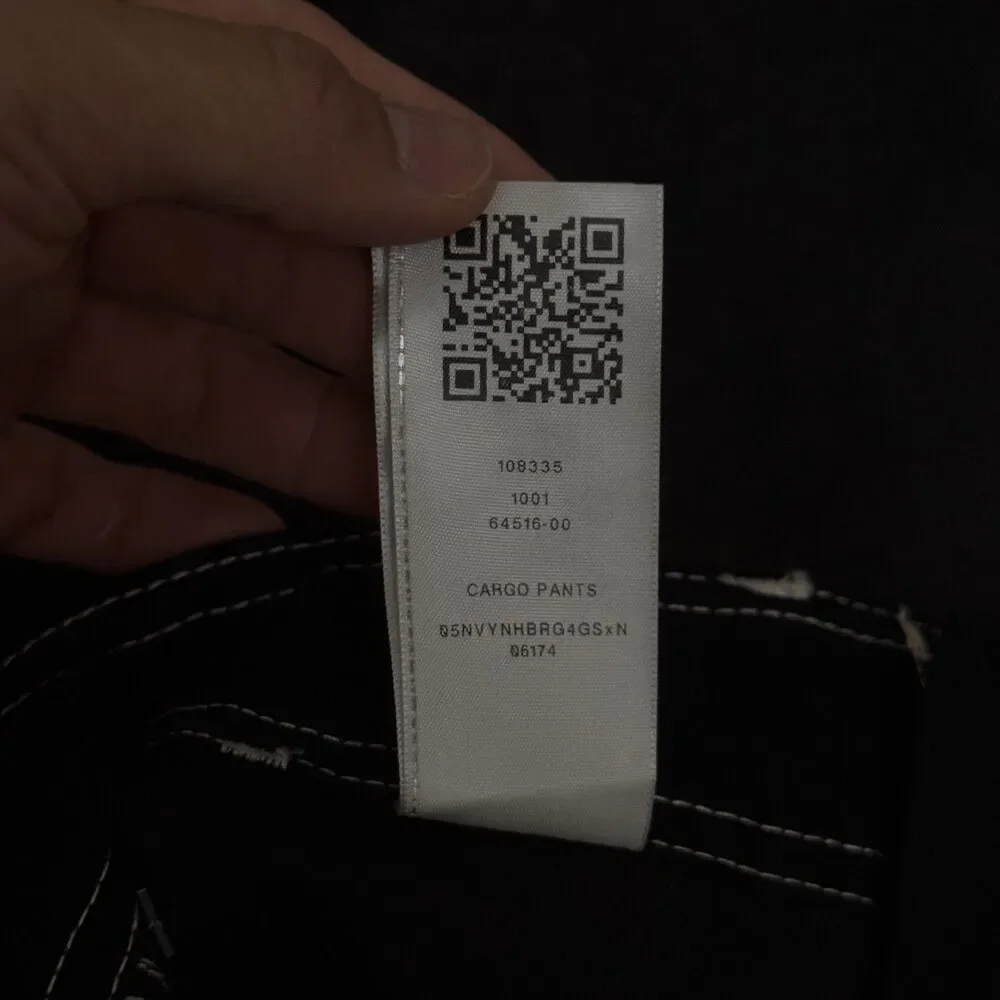 *NEW WITH TAGS* True Religion Cargo White Stitched Black Cargo Pants Size 32X32